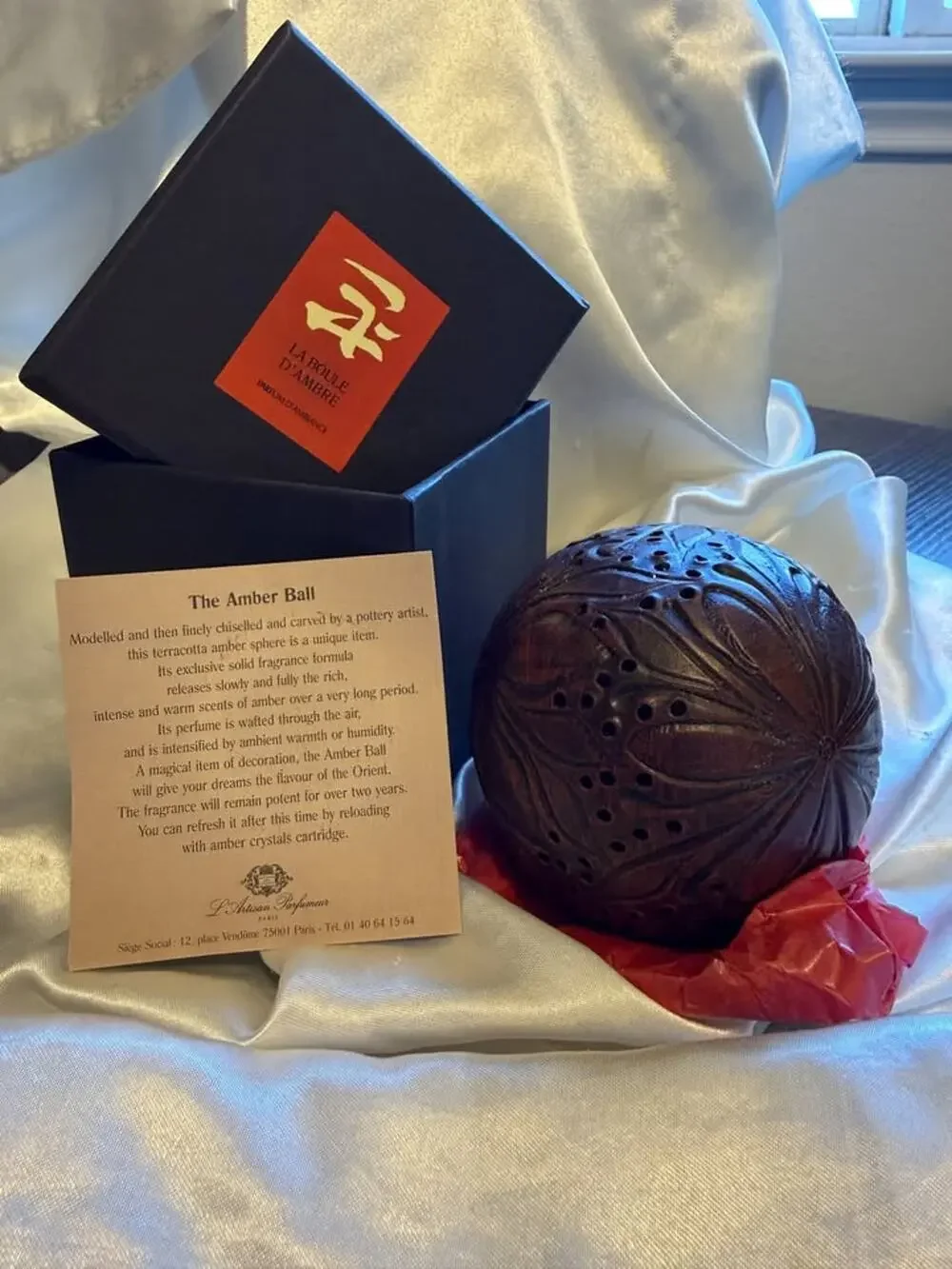 Elegant and rare L'Artisan Parfumeur La Boule d'Ambre (Amber Ball) diffuser.